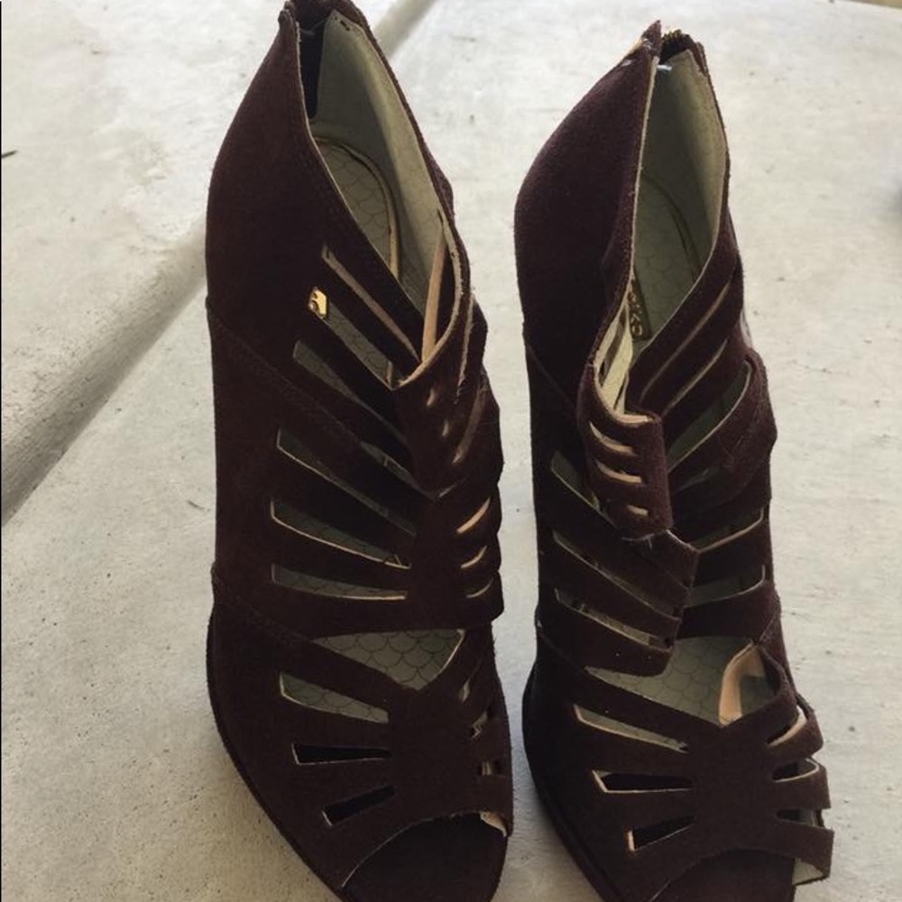 Brown Matiko! Brand new (without tags). Size 9